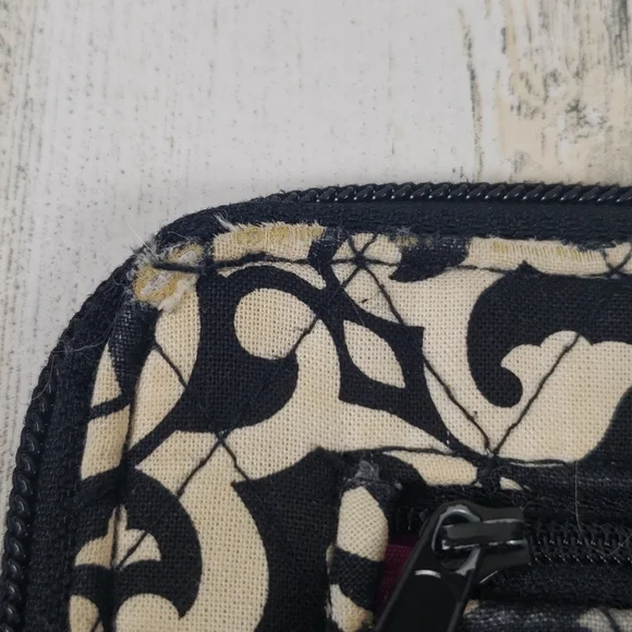 Loved Vera Bradley Canterbury Magenta fold zipup wristlet - Picture 10 of 12